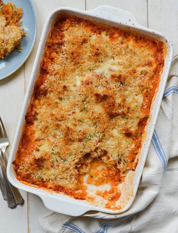 Cheesy baked spaghetti squash with marinara sauce