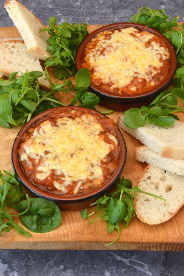 Cheesy bean bakes