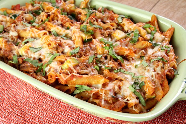 Cheesy beef and pasta casserole