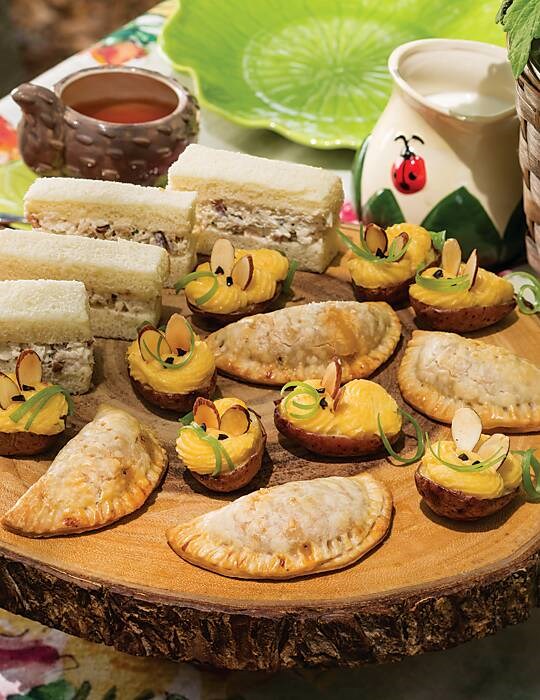 Cheesy beef pizza turnovers