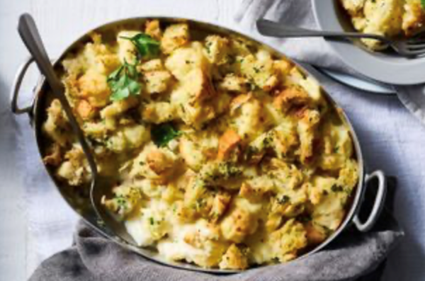 Cheesy cauliflower bake with crunchy garlic topping