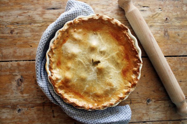 Cheesy cauliflower, broccoli and pea pie