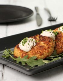 Cheesy cauliflower fritters 