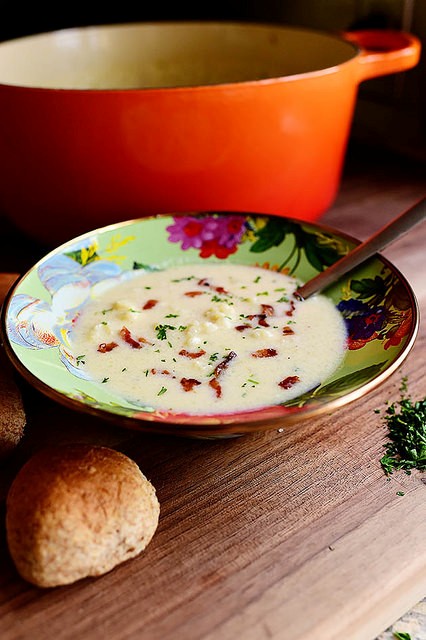 Cheesy cauliflower soup