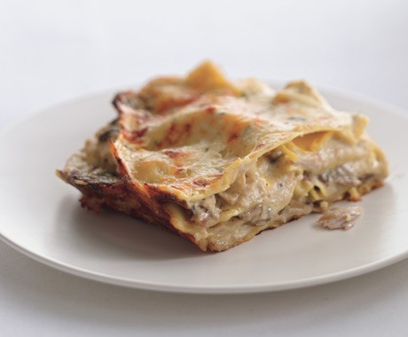 Cheesy chicken and mushroom lasagne