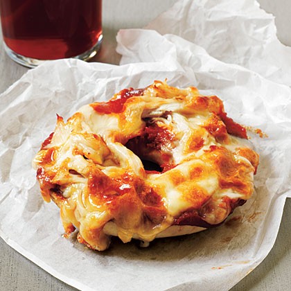 Cheesy chicken bagel pizzas