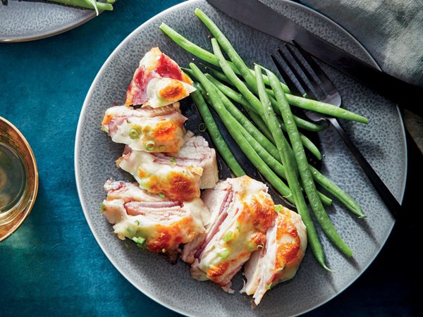Cheesy chicken cutlets with ham and jam