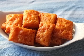 Cheesy crackers