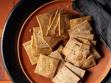 Cheesy crackers