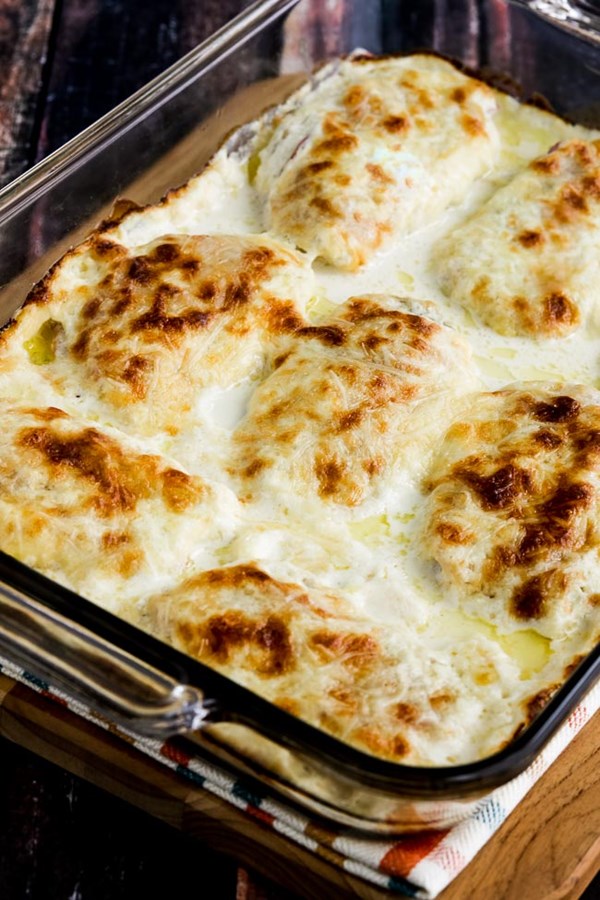 Cheesy creamy low-carb chicken cordon bleu bake