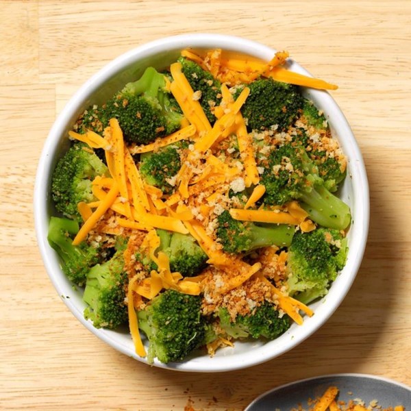 Cheesy crumb-topped broccoli