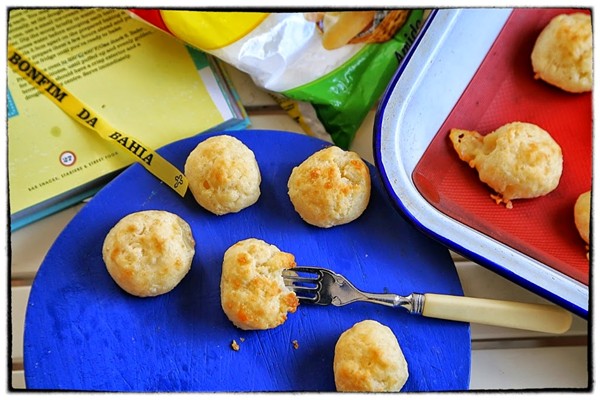 Cheesy footballs (Pao de queijo)