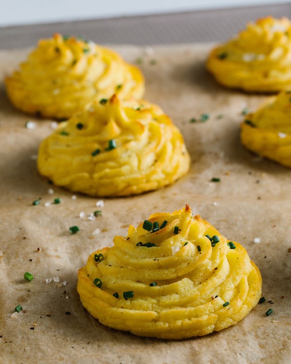 Cheesy garlic duchess potatoes
