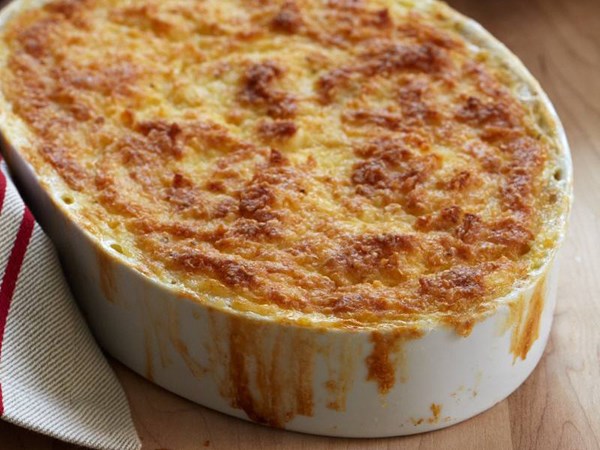 Cheesy grits casserole