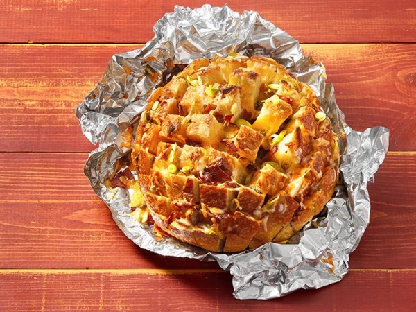 Cheesy jalapeño-bacon pull-apart bread