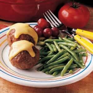Cheesy lamb cups