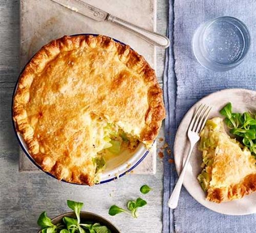 Cheesy leek & potato pie