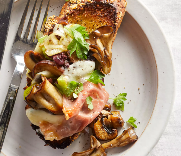 Cheesy mushroom & leek toasts