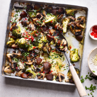 Cheesy mushroom and broccoli traybake
