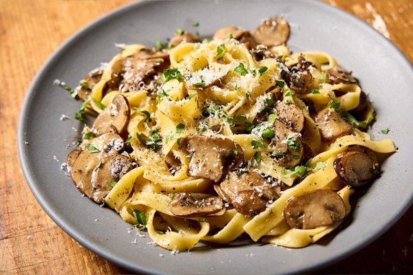 Cheesy mushroom-thyme fettuccine