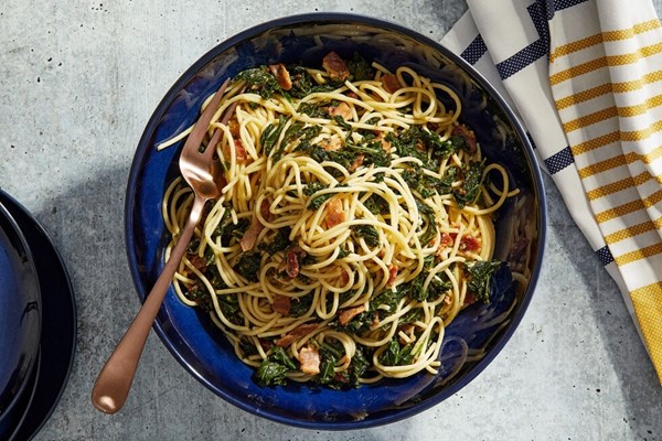 Cheesy pasta with bacon and kale (Pasta alla Gricia)