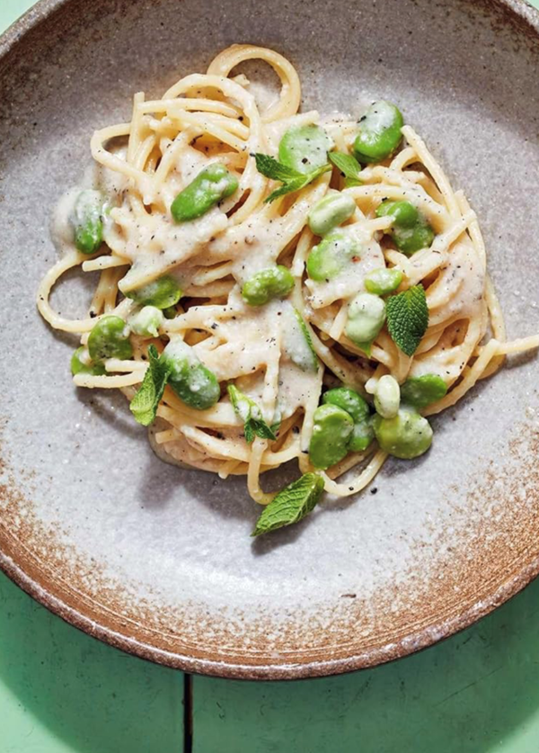 Cheesy pasta with fava beans and mint (Cacio e pepe con fave e menta)