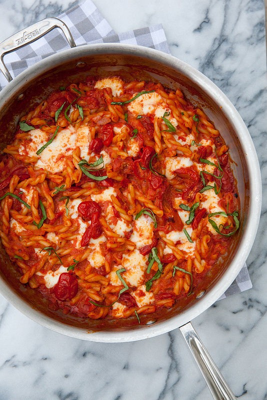 Cheesy pasta with tomato cream sauce 
