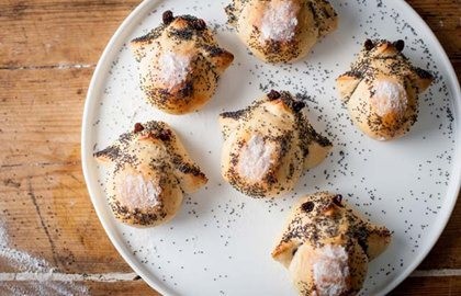 Cheesy penguin breads