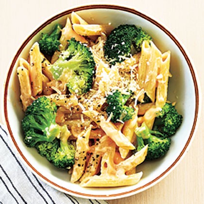 Cheesy penne with broccoli
