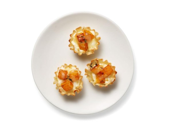 Cheesy phyllo cups with butternut squash 
