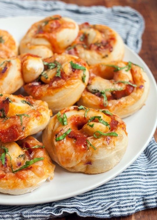 Cheesy pizza pinwheels