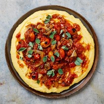 Cheesy polenta and tomato sauce
