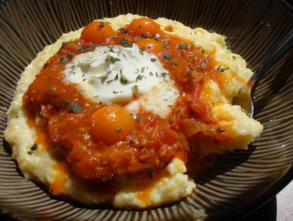 Cheesy polenta with grilled cherry tomato sauce