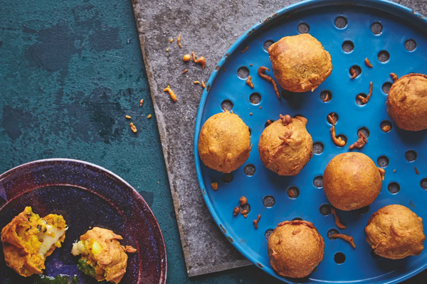 Cheesy potato balls (Cheesy alu banda)