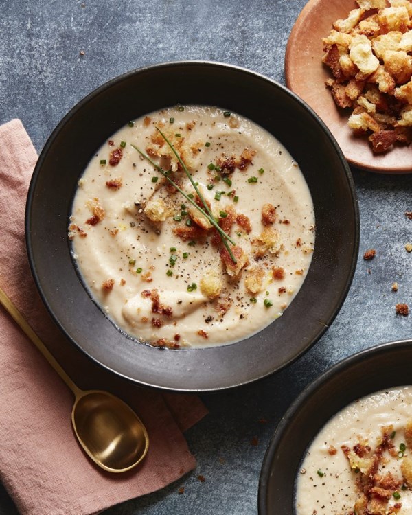 Cheesy roasted cauliflower soup