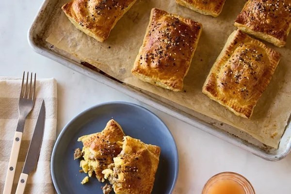 Cheesy sausage & scrambled egg hand pies