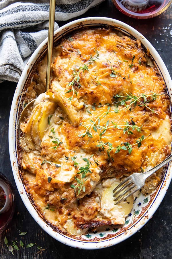 Cheesy scalloped potatoes with caramelized onions