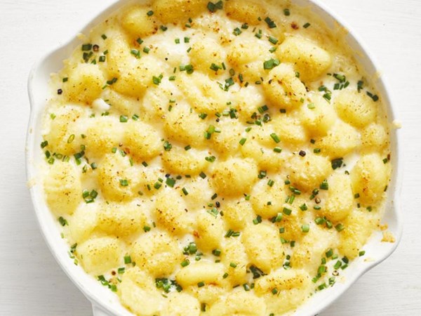 Cheesy skillet gnocchi