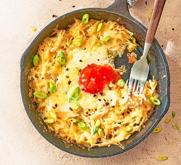 Cheesy skillet hash browns & eggs