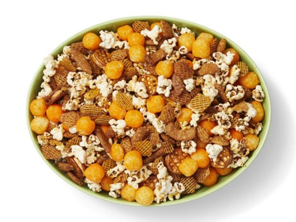 Cheesy snack mix