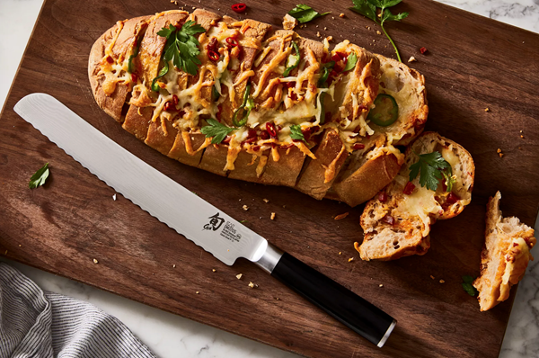 Cheesy, spicy Hasselback bread 