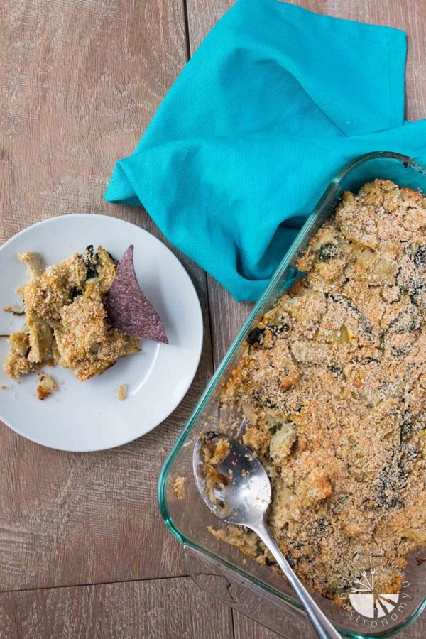 Cheesy spinach artichoke dip