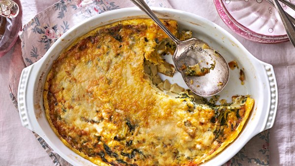 Cheesy spinach-potato egg casserole