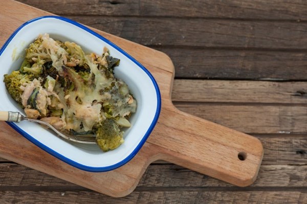 Cheesy tuna & broccoli bake