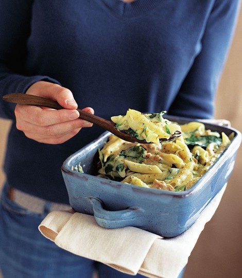 Cheesy tuna, courgette and spinach pasta