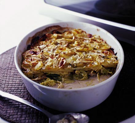 Cheesy vegetable hotpot