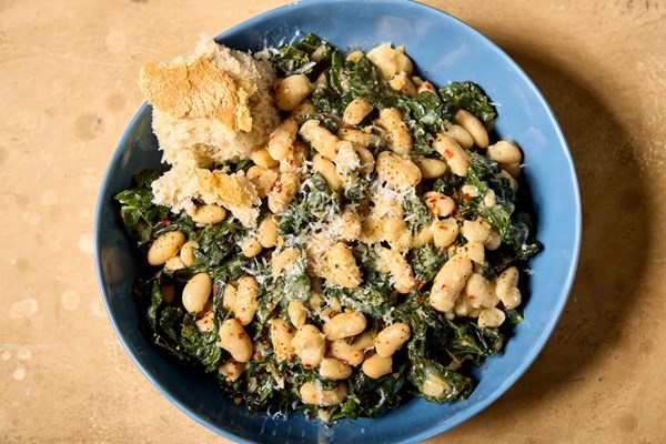 Cheesy white beans and kale