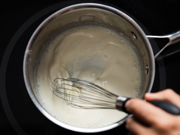 Cheesy white sauce (Classic Mornay sauce)