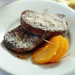 Chef Juan Mora's torrijas and oranges bathed in honey