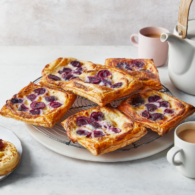 Cherry & mascarpone Danish